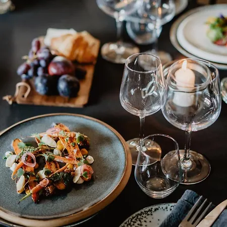 Nestor & Restaurant Back Pocket