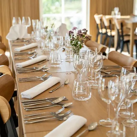 Отель Nestor & Restaurant Back Pocket 4*