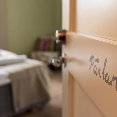 Nestor & Restaurant Back Pocket Korpo